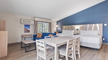 Suite, 2 Queen Beds, Non Smoking, Refrigerator & Microwave (Larger Room;with Sofabed)