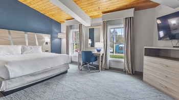 Family Suite, Multiple Beds, Non Smoking, Refrigerator & Microwave (2nd Floor;with Sofabed)