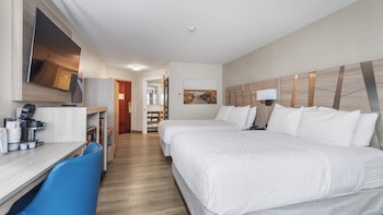 Suite, Multiple Beds, Non Smoking, Refrigerator & Microwave (1st Floor)