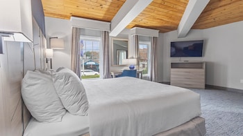 Family Suite, Multiple Beds, Non Smoking, Refrigerator & Microwave (2nd Floor;with Sofabed)