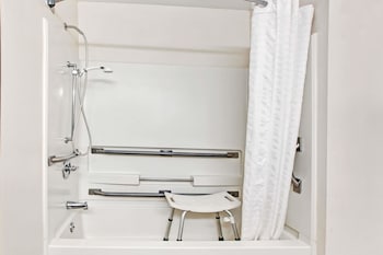 Standard Room, 1 Queen Bed, Accessible