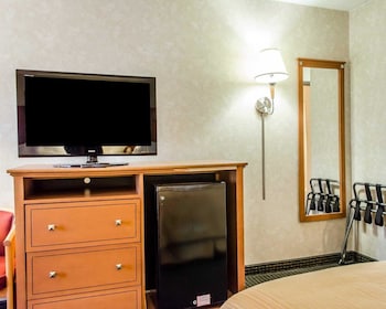 Standard Room, 2 Queen Beds, Non Smoking