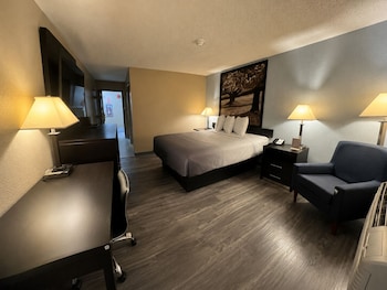 1 Queen Mobility Accessible Room