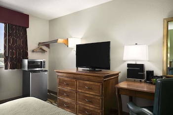 Standard Room, 1 Queen Bed