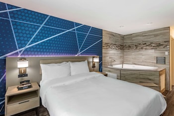 Suite, 1 Queen Bed, Non Smoking