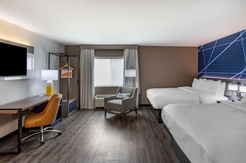 Suite, 2 Queen Beds, Non Smoking