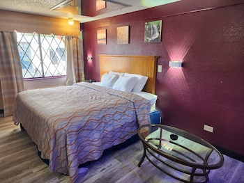 Deluxe Room, Smoking (Jacuzzi)