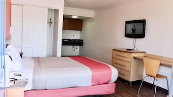 Standard Room, 1 Queen Bed, Non Smoking