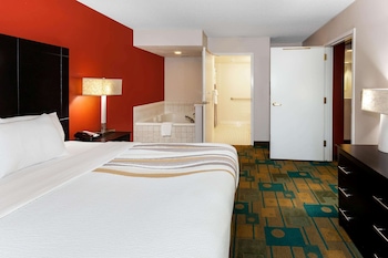 Deluxe Suite, 1 King Bed, Mobility Accessible