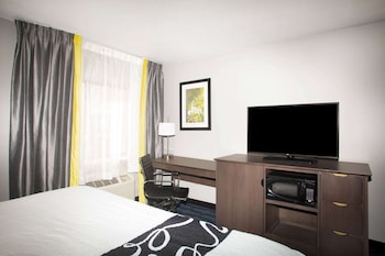 Deluxe Room, 1 King Bed, Accessible, Non Smoking (Mobility Accessible)