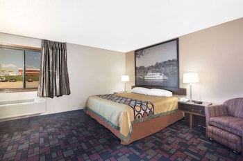 Studio Suite, 1 King Bed with Sofa bed, Non Smoking