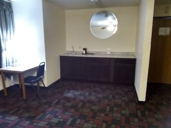 1 King Bed, Deluxe Studio Suite, Jetted Tub, Non-Smoking