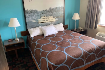 1 King Bed, Deluxe Studio Suite, Jetted Tub, Non-Smoking