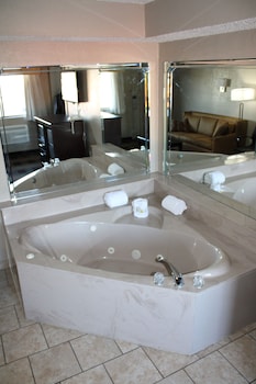 Suite, 1 King Bed, Non Smoking, Jetted Tub