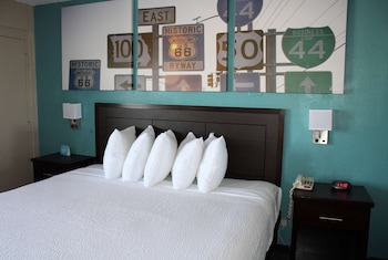 Suite, 1 King Bed, Smoking
