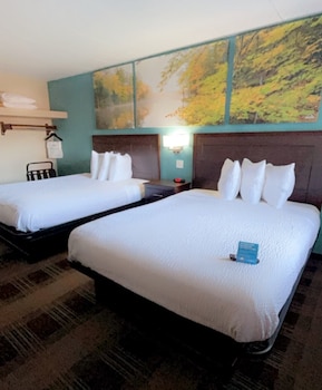 Suite, 2 Queen Beds, Smoking