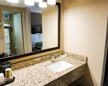 Room, 2 Queen Beds, Accessible, Non Smoking