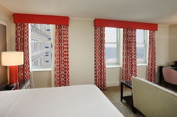 Suite, 1 King Bed (Coral Junior Suite)