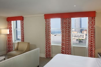 Suite, 1 King Bed (Coral Junior Suite)
