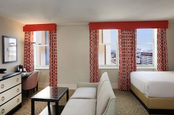 Suite, 1 King Bed (Coral Junior Suite)
