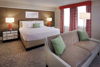 Suite, 1 King Bed, Smoking