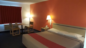 Room, 1 King Bed, Smoking