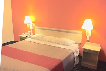 Room, 1 King Bed, Smoking