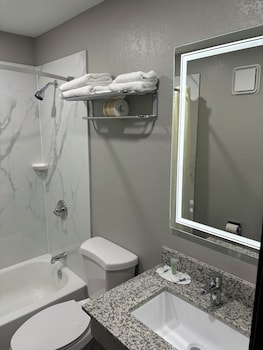 Suite, 1 Queen Bed, Smoking