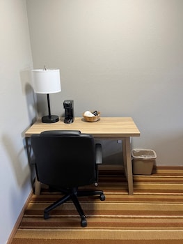 Standard Room, 1 Queen Bed