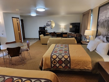 Suite, Multiple Beds, Non Smoking, Microwave