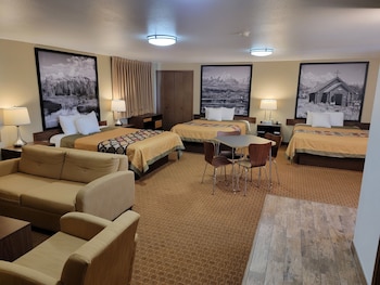 Suite, Multiple Beds, Non Smoking, Microwave