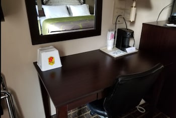 Room, 1 Queen Bed, Non Smoking