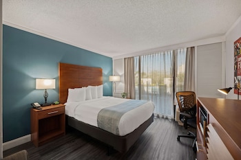 Standard Room, 1 Queen Bed, Accessible, Non Smoking (1st Floor)