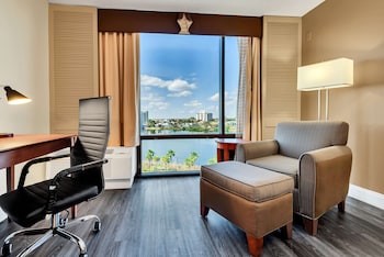 Standard Room, 1 King Bed, Non Smoking, Refrigerator & Microwave