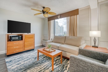 King Suite with Sofa Bed- Non-Smoking
