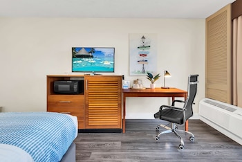 Standard Room, 1 King Bed, Non Smoking, Refrigerator & Microwave (View)