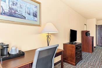 Standard Room, 2 Queen Beds, Non Smoking, Refrigerator & Microwave