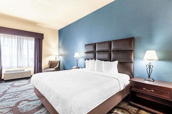 Standard Room, 1 King Bed, Accessible, Bathtub