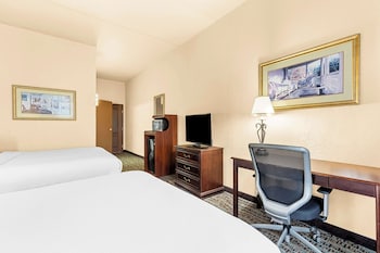 Standard Room, 2 Queen Beds, Accessible, Non Smoking