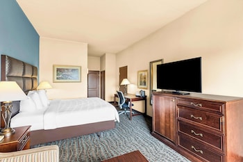 Suite, 1 King Bed, Non Smoking, Refrigerator & Microwave