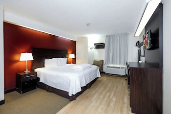 Premium Room, 1 King Bed, Poolside (Upgraded Bedding & Snack, Smoke Free)