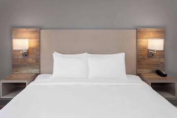 Room, 1 King Bed, Non Smoking
