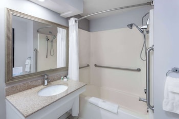 Room, 1 King Bed, Accessible, Non Smoking (Mobility, Tub w/ Grab Bars)
