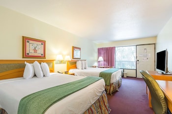 Room, 2 Queen Beds (Pet Friendly Second Floor)