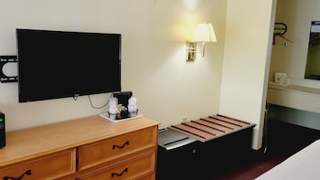 Standard Room, 1 Queen Bed, Accessible (First Floor)