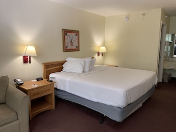 Standard Room, 1 Queen Bed, Accessible (First Floor)