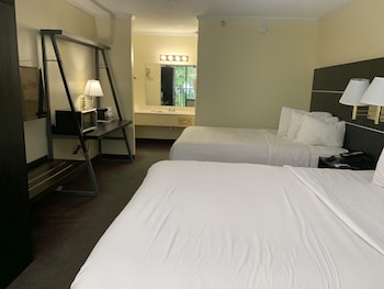 Room, 2 Queen Beds (Pet Friendly Second Floor)