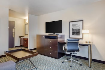 Suite, 1 King Bed, Non Smoking (Living Room;with Sofabed)