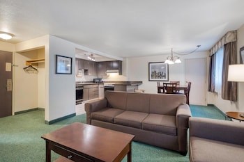 Suite, 1 King Bed, Kitchen, Ground Floor (with Sofabed)