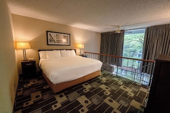 Suite, 1 King Bed with Sofa bed (Coast Townhouse Loft Suite)